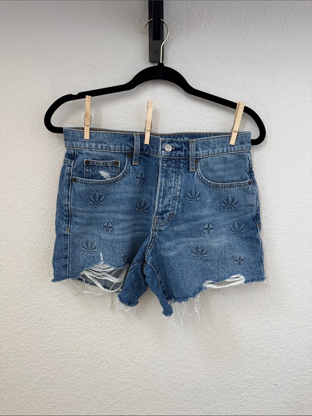 Lucky Brand Blue Distressed 90’s Midi Short Size 4/ 27